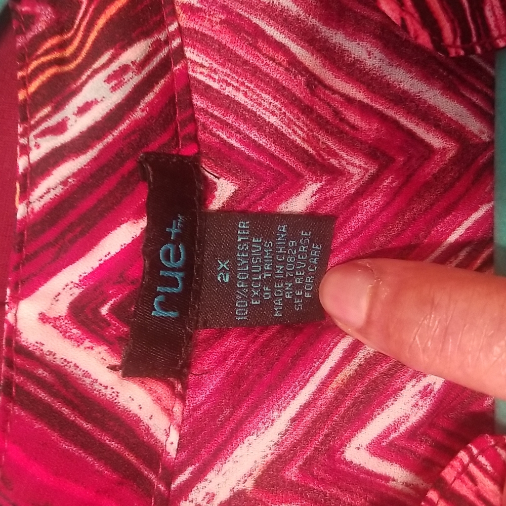 Ladies Rue plus size top 2x - Picture 2 of 4